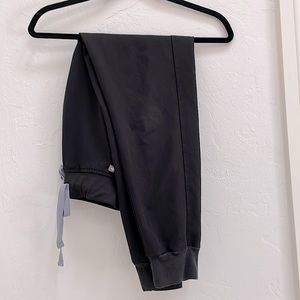 Women’s Black FIGS JOGGER scrub pants size S. gently worn, Excellent condition.